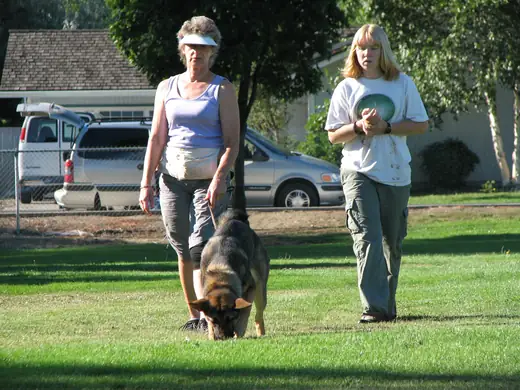 German Shepherd and handler practicing obedience during RVSC club training in 2007 — photo 01