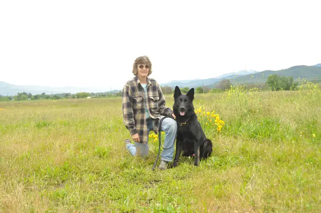 Dog and handler work during RVSC club training in June 2011 — photo 04
