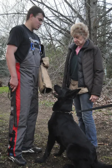 Working dog and handler during RVSC March 30, 2010 club training — photo 22