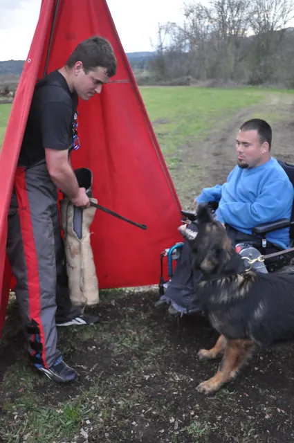 Working dog and handler during RVSC March 30, 2010 club training — photo 27