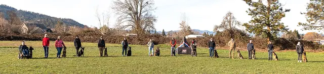 RVSC Christmas Party — December 23, 2023 — club members, working dogs, Santa, the Grinch and festive field activities — photo 002