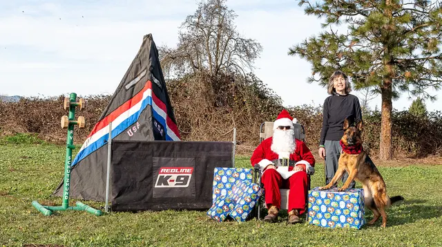 RVSC Christmas Party — December 23, 2023 — club members, working dogs, Santa, the Grinch and festive field activities — photo 010