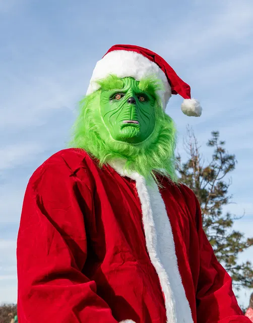 RVSC Christmas Party — December 23, 2023 — club members, working dogs, Santa, the Grinch and festive field activities — photo 014