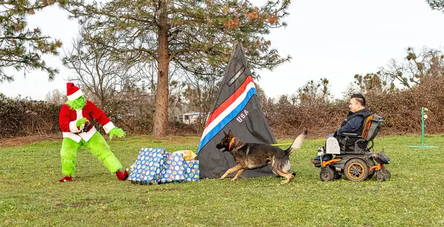 RVSC Christmas Party — December 23, 2023 — club members, working dogs, Santa, the Grinch and festive field activities — photo 049