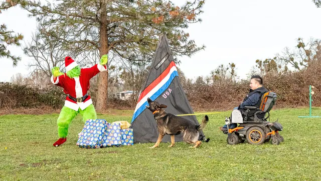 RVSC Christmas Party — December 23, 2023 — club members, working dogs, Santa, the Grinch and festive field activities — photo 051