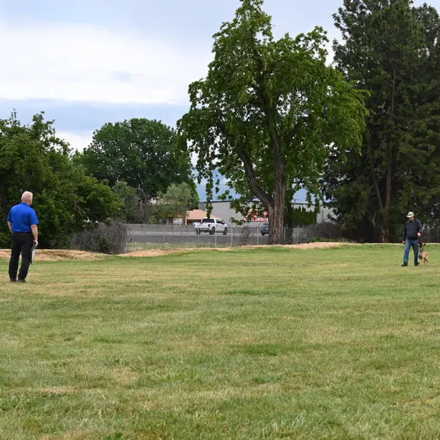 Dog and handler on the field at the May 2022 RVSC spring trial — photo 05